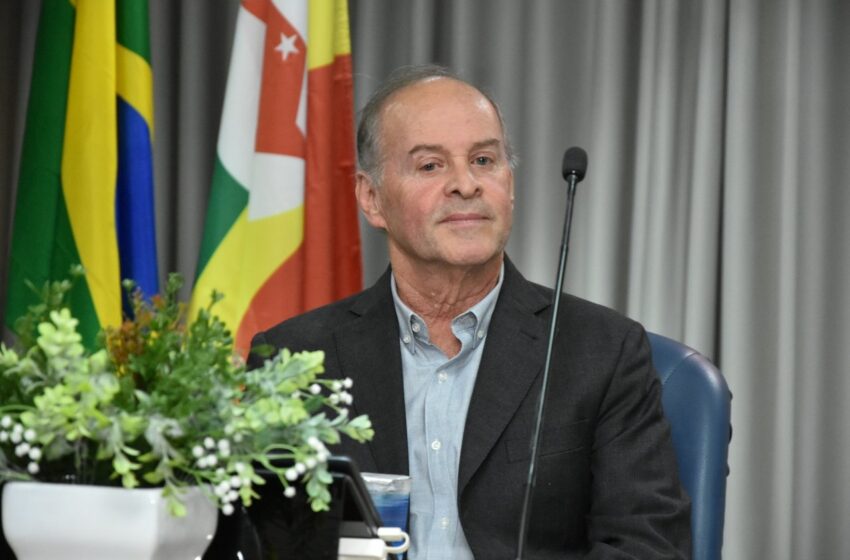  Ex-prefeito Emanoel Carvalho confirma pré-candidatura a deputado federal pelo PSD