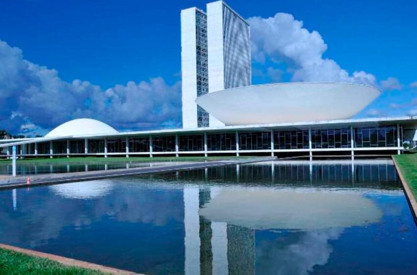 Congresso retoma votações com foco no ajuste fiscal e medidas de impacto popular