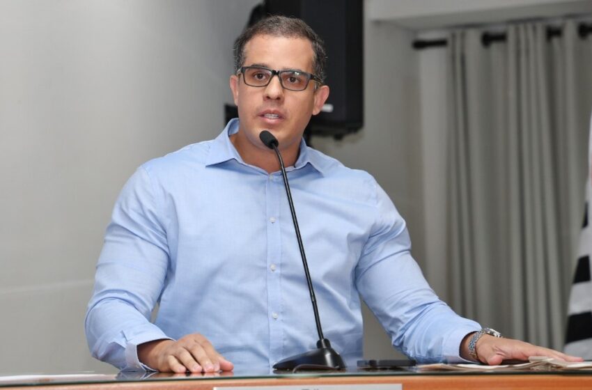 Jonathas Lazzarotto pede transparência sobre cargos comissionados e gratificações no SAAE