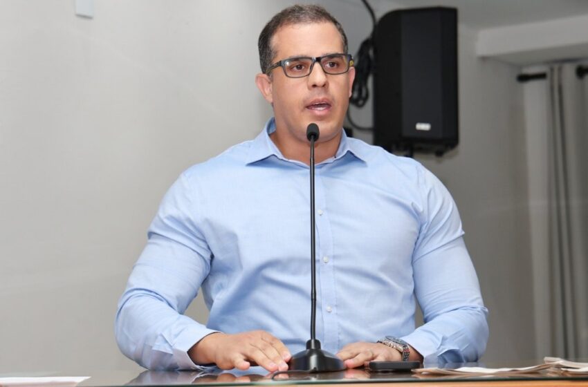 Vereador propõe moção de repúdio contra prefeito e equipe jurídica por suposta discriminação religiosa