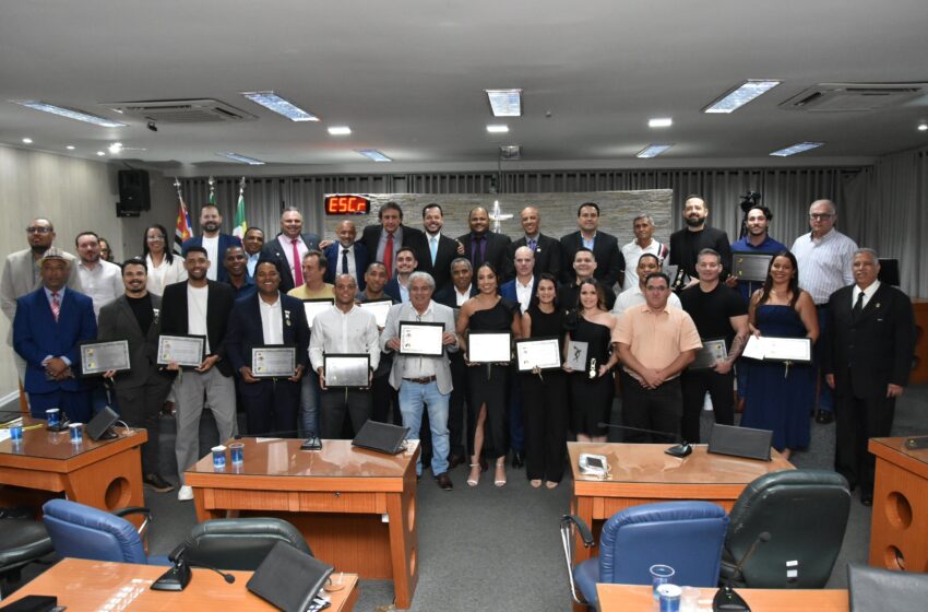 Profissionais de Educação Física são homenageados na Câmara Municipal de Barretos