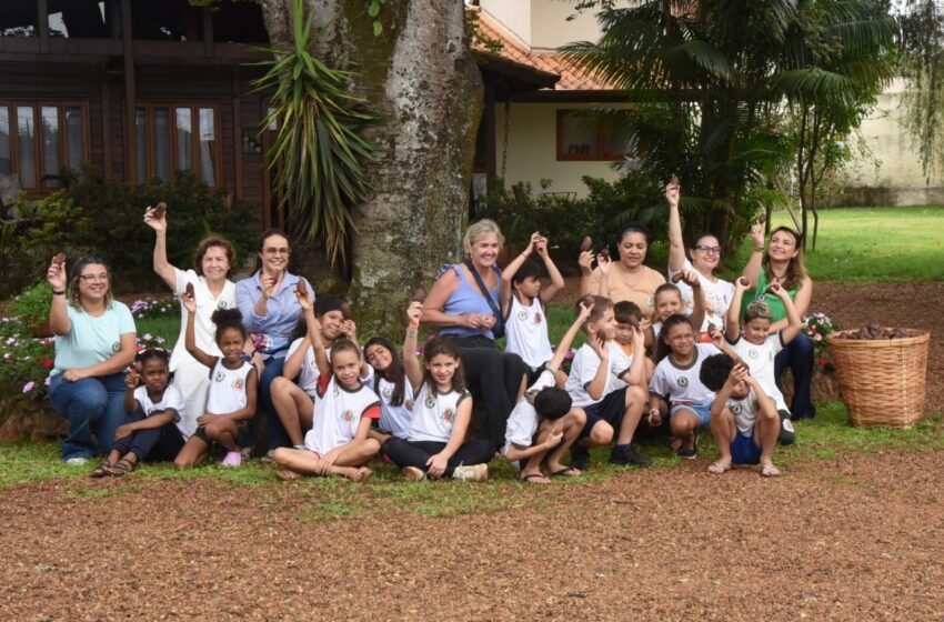  “Abraço ao jatobazeiro” lança projeto ambiental criado por professora aposentada em Barretos