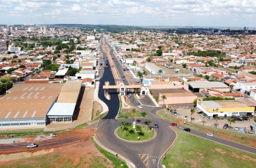  Pavimentação da Avenida Necker Camargos entra na fase final e deve ser concluída em duas semanas