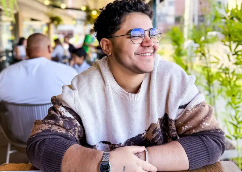  Câncer e acolhimento: história de homem trans expõe desafios no acesso à saúde e inspira criação de guia oncológico para população LGBTQIAPN+