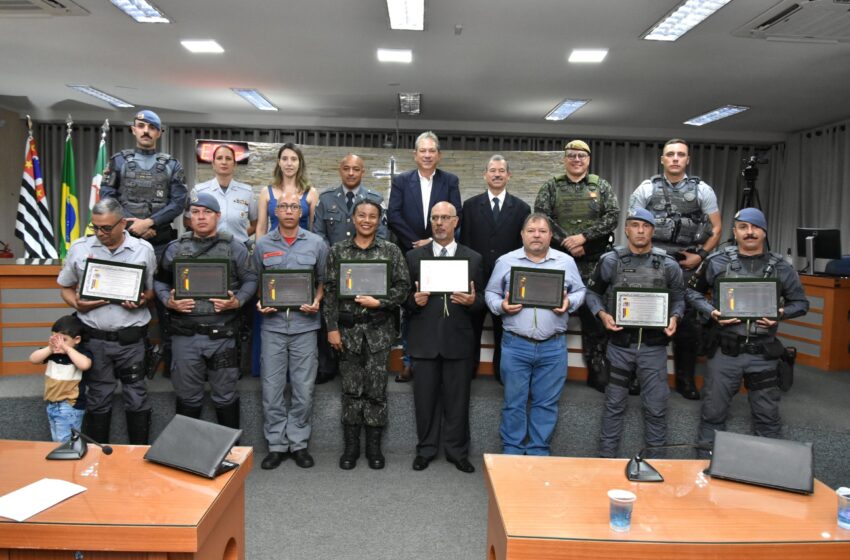  Câmara de Barretos homenageia policiais que se destacaram em 2025