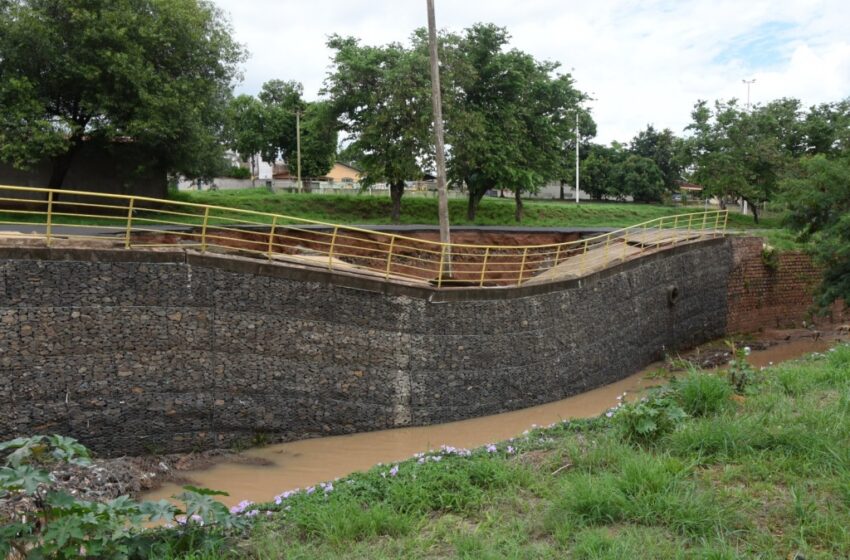  Avenida 7 volta a desmoronar após chuvas e reincidência de falhas levanta alerta em Barretos