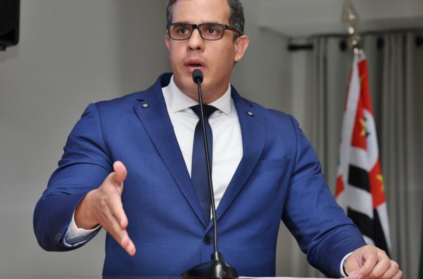  Lazzarotto pede informações sobre planejamento de contratações e contratações diretas da Prefeitura de Barretos