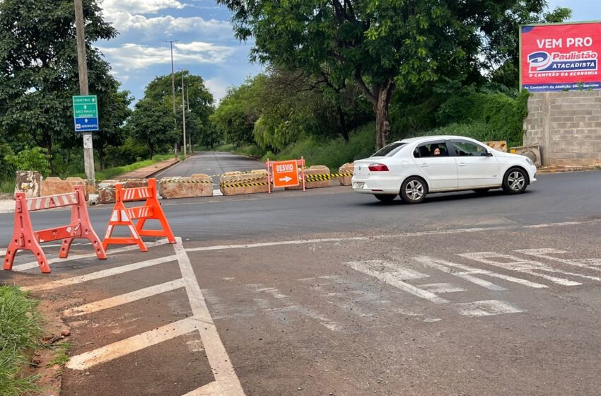  Desmoronamento no Córrego Barretos completa um mês com trecho ainda interditado