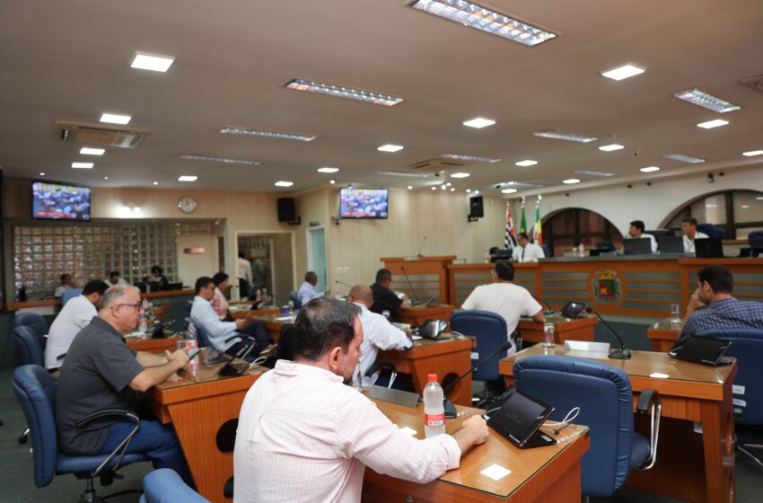  Segunda sessão extraordinária teve quórum e aprova projetos do Executivo durante recesso na Câmara de Barretos