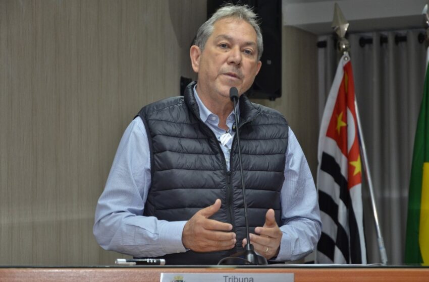  Prefeito rebate críticas sobre publicidade e acusa vereador de perseguição política em programa de rádio