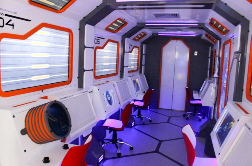  Arte como refúgio: ilustrador conquista público com oficinas e exposição no Geek Day