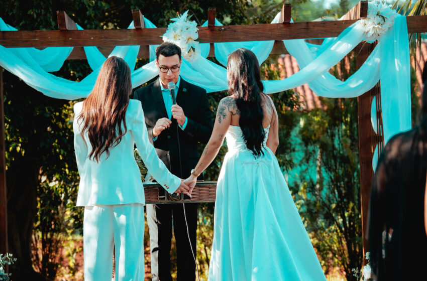  Casamentos homoafetivos crescem no Brasil e impulsionam celebrações simbólicas e personalizadas