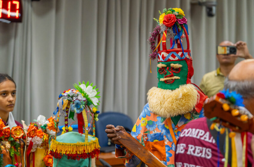  Câmara de Barretos homenageia nove integrantes de Companhias de Reis em Sessão Solene