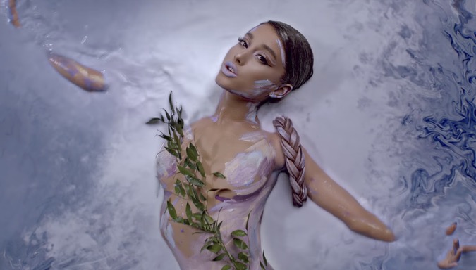  “God Is a Woman”: quando Ariana Grande transforma o pop em um hino de poder feminino