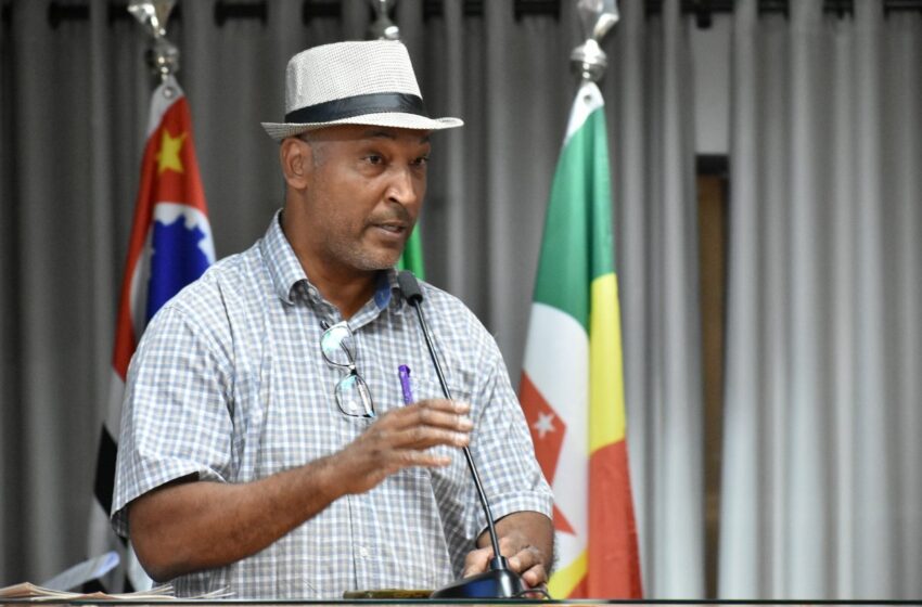  Bodão questiona imóveis desocupados e pede informações sobre uso de moradias no Luís Spina