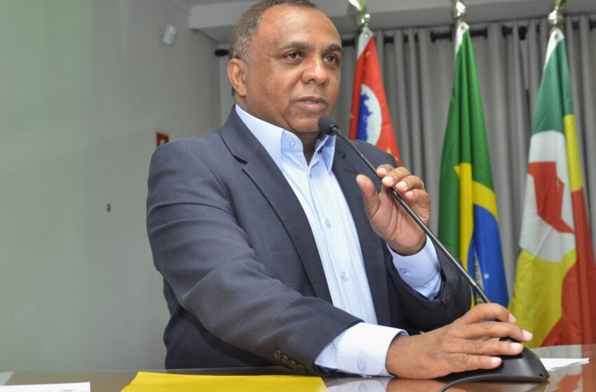  Alagamentos em escola municipal levam Elson Santos a cobrar obras da Prefeitura