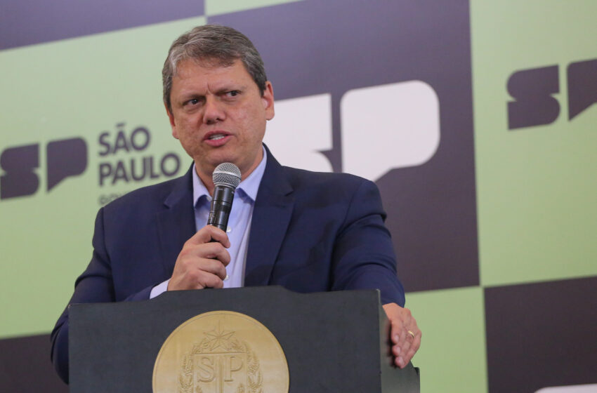  Tarcísio de Freitas oficializa extinção de mais de 67 mil cargos na estrutura do Estado