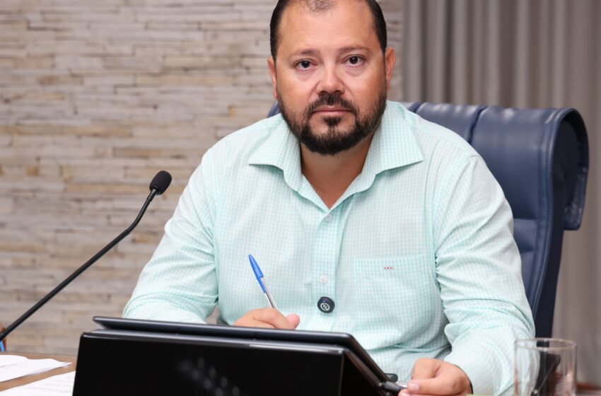  Itamar Alves quer explicações sobre atraso em pagamentos a professores da rede municipal