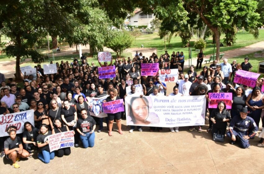  Ato contra feminicídio reúne moradores e autoridades em Barretos após morte de Deise Batista
