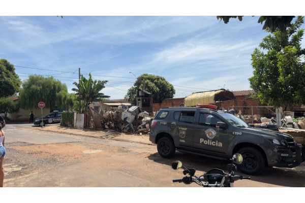  Operação em Barretos interdita ferros-velhos irregulares e resulta em prisão de foragido