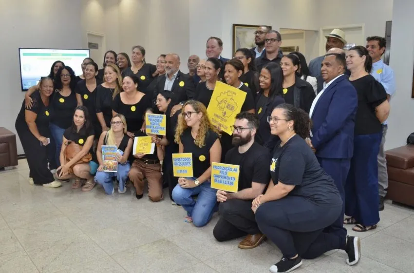  Professores pressionam por valorização e mobilizam vereadores em sessão da Câmara de Barretos