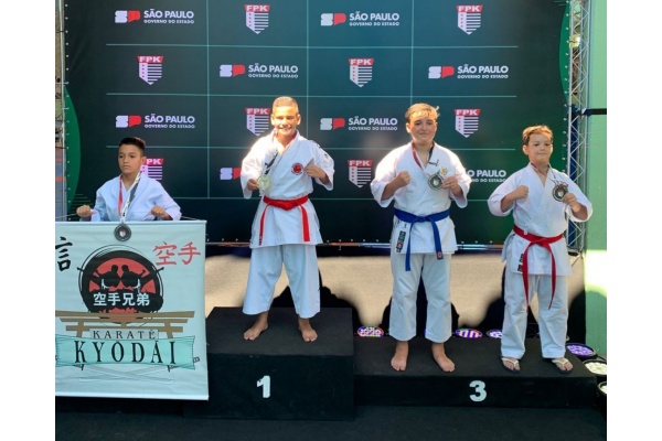 Equipe de karatê de Barretos conquista cinco medalhas em etapa do Paulista