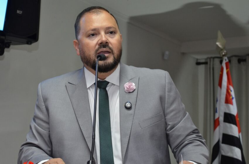  Itamar solicita explicações sobre reajuste no magistério em Barretos
