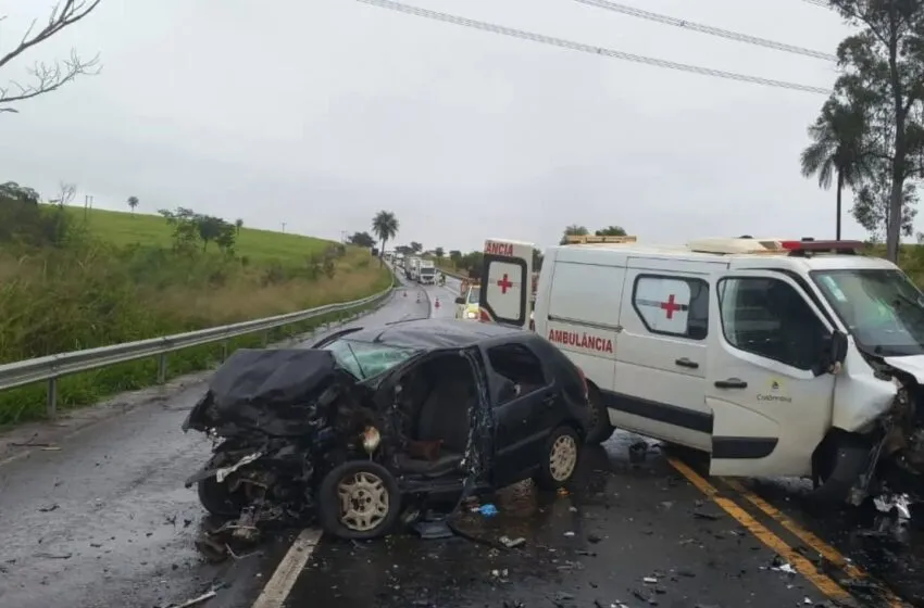  Colisão entre carro e ambulância deixa motorista morto na Rodovia Assis Chateaubriand