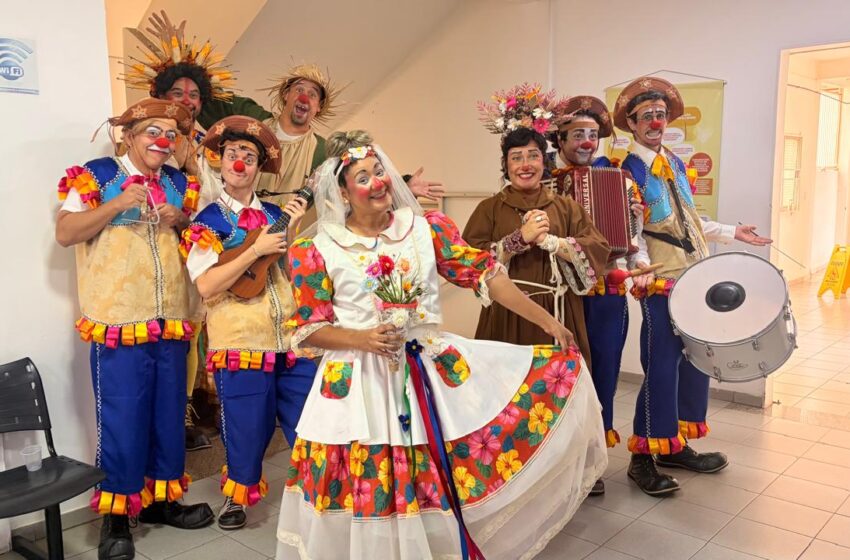  Palhaços da Alegria levam clima junino e momentos de descontração à Santa Casa