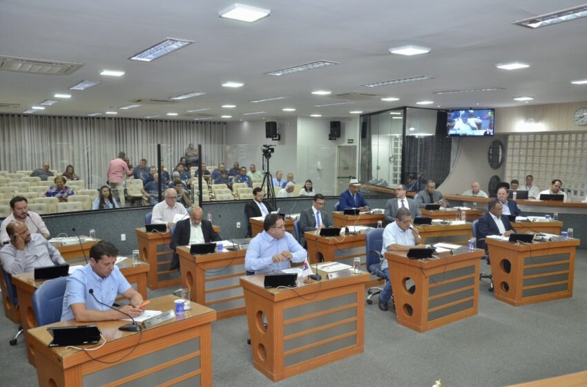  Câmara de Barretos derruba decreto da tarifa do lixo por 15 votos a 1