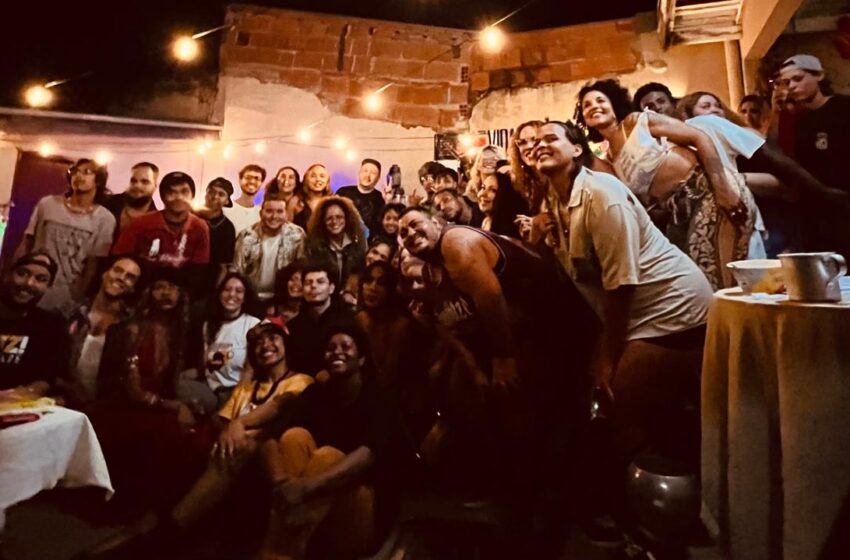 Coletivo realiza sarau no dia do Orgulho LGBTQIA+